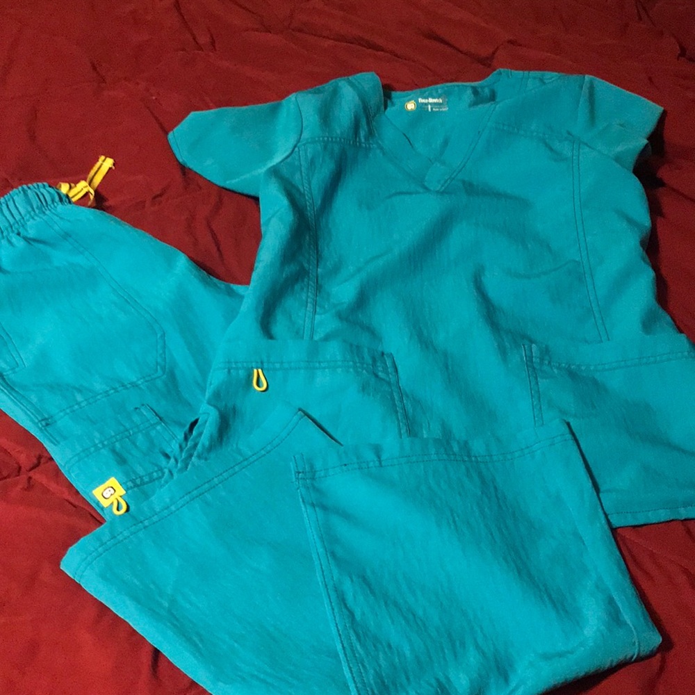Scrub set